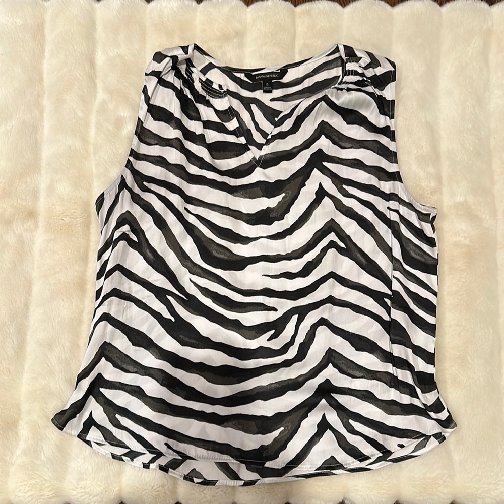 Banana Republic zebra print sleeveless blouse size small
